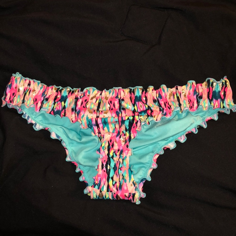 Cheeky bikini bottoms